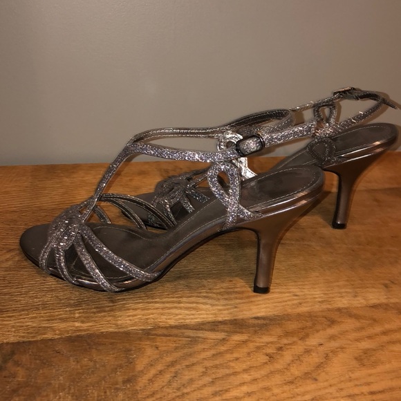 Cute Sparkly sliver heels - Picture 4 of 8